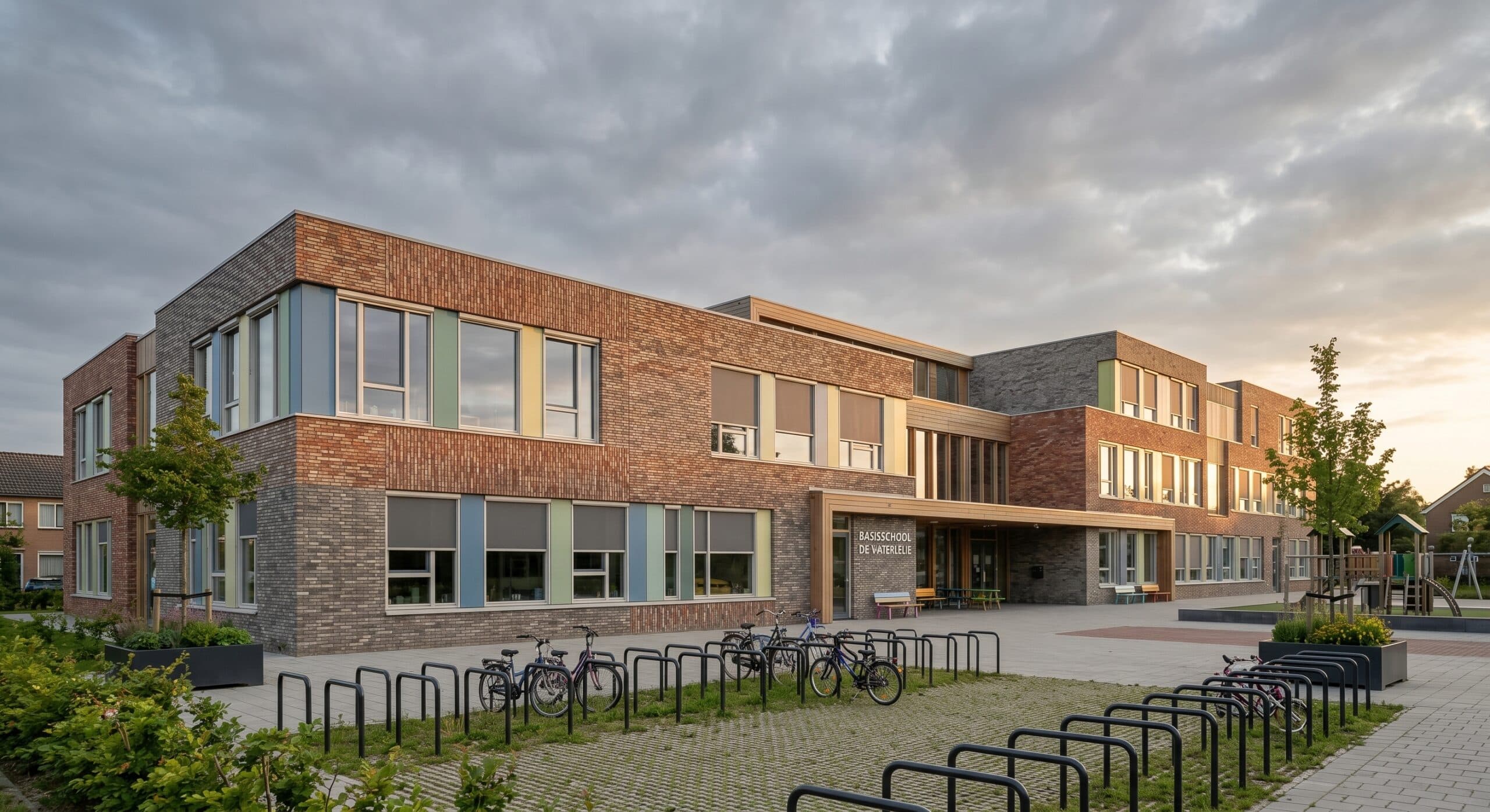 Schoolgebouw met veilige leeromgeving, beheerd via Adalace